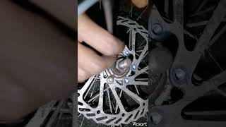 Disk brake disk removing and hub clean 👊😍 maintenance cycle hub giyarcycle Diskbrake disk [upl. by Tyrrell]