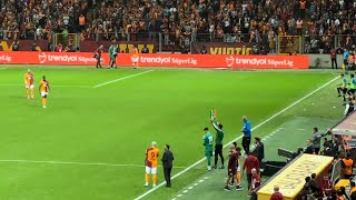 MUSLERA’ya oyundan çıkarken tribünden büyük destek GalatasarayKasımpaşa [upl. by Orelle935]