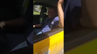 Bromas a taxistas 🚕🚖 colombianadas broma risa influencercolombiano fyp bromascallejeras [upl. by Auqenahc]