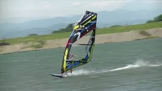 windsurfing jibe NOVE講座 ノーマルジャイブ 後ろ足”膝の向き”でターンコントロールするって知ってた？！ [upl. by Oicnoel781]