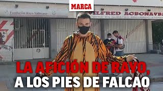 La afición del Rayo Vallecano a los pies de Falcao quotEs espectacularquot I MARCA [upl. by Akinwahs582]