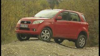 Daihatsu Terios Das kleinste SUV der Welt im MotorvisionTest [upl. by Ateuqram]