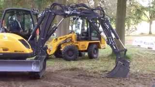 MECALAC  La 6MCR Machine Chenille Rapide une pelle sur chenilles  skid à rotation totale [upl. by Recor975]