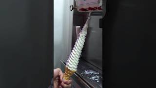 홍대 핵인싸들의 32cm 아이스크림  The Most Famous 32cm Ice Cream in Hongdae  Korean Street Food [upl. by Hibbert]