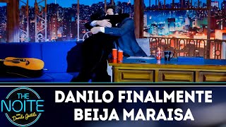 Danilo finalmente beija Maraisa  The Noite 140319 [upl. by Androw688]