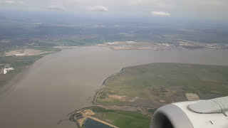 Stunning landing in London City Airport landing flying london londoncity airport [upl. by Trainer727]