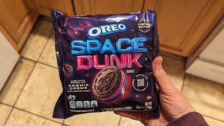 Trying Space Dunk Oreos A Review Of These Limited Edition Cosmic Creme amp Popping Candy Cookies [upl. by Frayda]