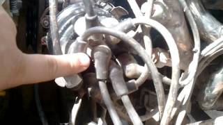 Distributor cap alignment n spark plug wire order [upl. by Namzaj948]