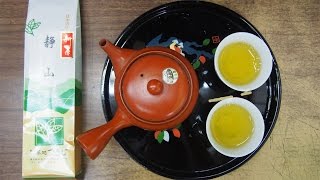 How to Use a Kyusu A Traditional Japanese Teapot【Moving Japan】 [upl. by Leffert]