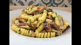 FUSILLI CON FUNGHI E SPECK  CUCINANDOMELAGODO [upl. by Eillod]