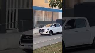 HILUX BRANCA REBAIXADA NAS ARO 22 NA RODAGEM COM O PAREDÃO ERGUIDO Roubando a Cena 🔥 🤩 [upl. by Anaes]