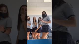 Colegialas bailando sexy  Chivirica [upl. by Nathanoj]