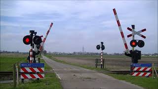 Spoorwegovergang Zuidbroek Muntendam  Dutch railroad crossing [upl. by Rosen240]