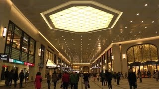 大阪・阪急百貨店前の新コンコースを歩きます New Concourse of Hankyu Department [upl. by Yelyab]