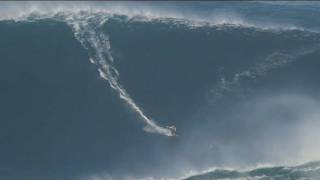 Weltrekord auf der WahnsinnsWelle  Surfer rides 90 foot wave  World Record  Garrett McNamara [upl. by Jamaal]