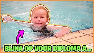 HET GiNG NiET GOED OP ZWEMLES VAN LUXY DUS MAAKTEN WE DiT BESLUiT 💦  Bellinga Vlog 3071 [upl. by Annodal]