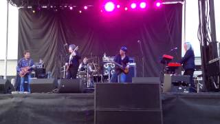 Joey Molland of Badfinger joins Rick Derringer on stage during Hippiefest at Tioga Downs [upl. by Grey]