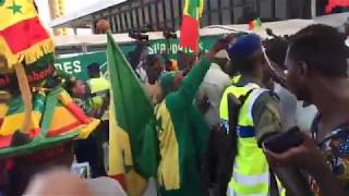 Retour des Lions du Sénégal  Regarder laccueil et lambiance des supporters [upl. by Sidman]