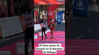 Gran gesto de Ricardo Rosado en el Maratón de Málaga maraton malaga gesto rosado running [upl. by Severson]