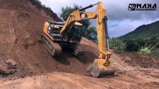 Excavadora CAT 320 D2L Downhill [upl. by Atnwahs]