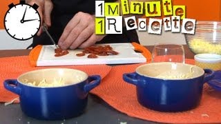 1 Minute 1 Recette  oeufs cocotte au chorizo [upl. by Ahtenak119]