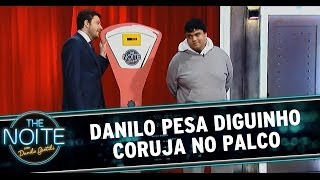 Danilo Gentili pesa Diguinho Coruja no palco [upl. by Casandra540]