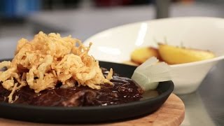 Rezeptvideo Wiener Rathauskeller Zwiebelrostbraten [upl. by Anivram136]