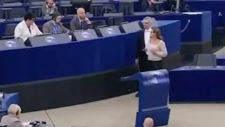 CECCARDI quotGUARDATE ILARIA SALIS NON RISPONDE ALLE MIE DOMANDE AL PARLAMENTO EUROPEOquot [upl. by Abshier366]