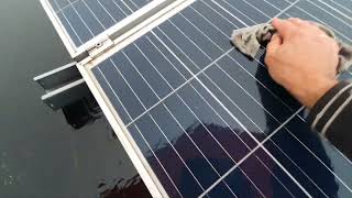 Zelf zonnepanelen schoonmaken 100 milieuvriendelijke methode goedkoop en snel [upl. by Edmondo345]