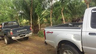 Nissan frontier 4x4 VS Toyota 22R 4x4 [upl. by Ajnos]