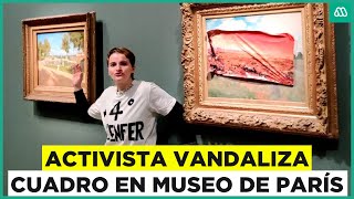 Video muestra a activista vandalizando cuadro de Monet en museo de París [upl. by Nahtanohj64]