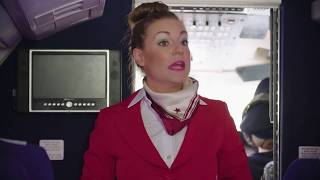 Stewardess Eva uit Rotterdam geeft instructies  Klikbeet [upl. by Odnumyar]