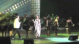 Ivete Sangalo e Gigi DAlessio no Radio City de New York cantano O Sarracino [upl. by Ssor]