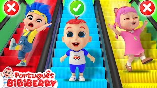 Cuidado Com a Escada Rolante 😱Escalator Safety SongMúsicas Infantis amp Desenho infantil de Bibiberry [upl. by Henriques805]