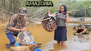 PESCA SELVAGEM de ARPÃO Primitivo PEIXE GRANDE e FERAS PERIGOSAS na Floresta Amazonica [upl. by Llieno478]