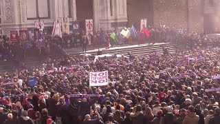 Morte Astori il coro dei tifosi saluta il capitano quotUno di noi Astori uno di noiquot [upl. by Nnywg]