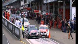 V8 Supercars  Will Davison Hits Fabian Coulthard Race 1  Sydney 2010 [upl. by Assille880]