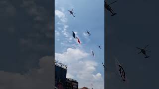 Mexicanos cantando el himno nacional en el desfile del 16 de septiembre [upl. by Sitof]