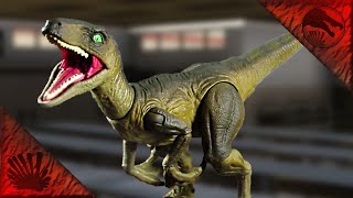 Jurassic Park Amber Collection Velociraptor  AWESOME Articulated Raptor [upl. by Etnahsa]