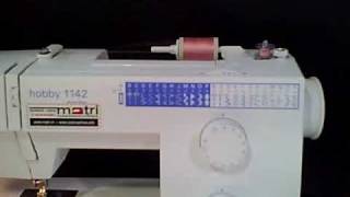 wwwmatrinl Pfaff hobby serie opspoelen en spoel plaatsen naaimachine  sewing machine [upl. by Namurt]