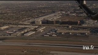 Etats Unis Californie  terminal daéroport à Los Angeles [upl. by Naro790]