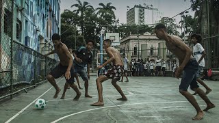 DOC FC Capitulo III En Brasil camiseta número 10 juega bola descalzo [upl. by Nylcaj886]