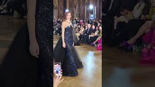 Une touche de magie dans chaque couture Michael Cinco fait sensation à la Fashion Week  Couture [upl. by Nylssej]