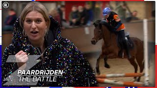 HET PAARD SLAAT OP HOL😱  The Battle Paardrijden🐎  Zappsport [upl. by Eelyram]