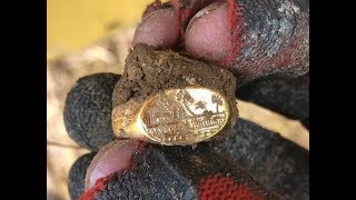 First hunt First GOLD Metal Detecting UK 160 [upl. by Zsolway]