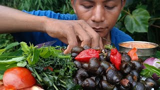 Eat snail with 2hot naga king chilli  dry meat  green leaves chicken gravy  moakhahkonyk [upl. by Ttennaej844]