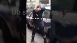 Les policiers sont des super héros 2 [upl. by Domella]