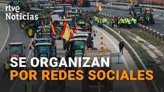 Los AGRICULTORES cortan con TRACTORES decenas de CARRETERAS en toda España y provocan RETENCIONES [upl. by Erdnaek284]