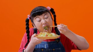 NISSIN チキンラーメン CM 「キャベサラダたべるんごのうた」篇 30秒 [upl. by Menides618]