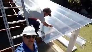 Como Instalar Uma cobertura De policarbonato Alveolar cristal DIY Em Pergolado de Madeira [upl. by Anele]